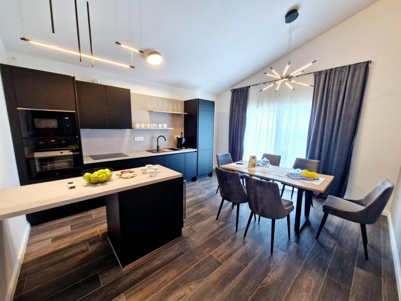 Sea View Luxury Apart Hotel Villa Conte With Swiming Pool And Romantic Spa Подстрана Екстериор снимка